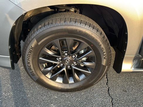 Used 2022 Lexus GX 460 Premium w/ Premium Package image 32