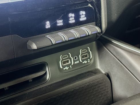 Used 2023 RAM 1500 Big Horn AWD/4WD image 25