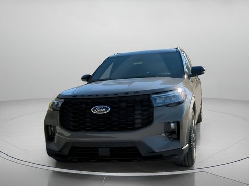 New 2026 Ford Explorer ST-Line w/ ST-Line Street Pack image 9