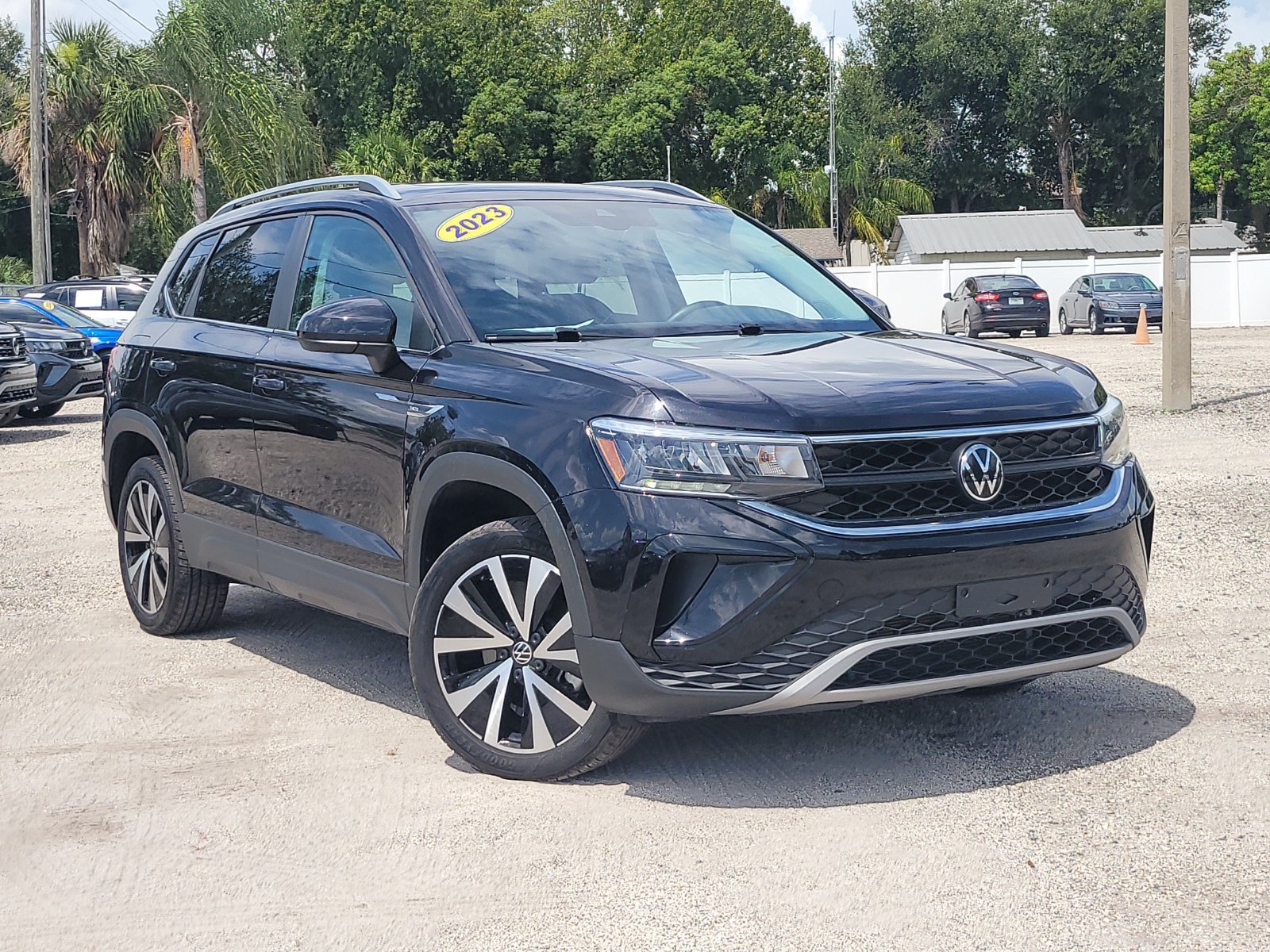 Used 2023 Volkswagen Taos SE w/ Panoramic Sunroof Package FWD image 33