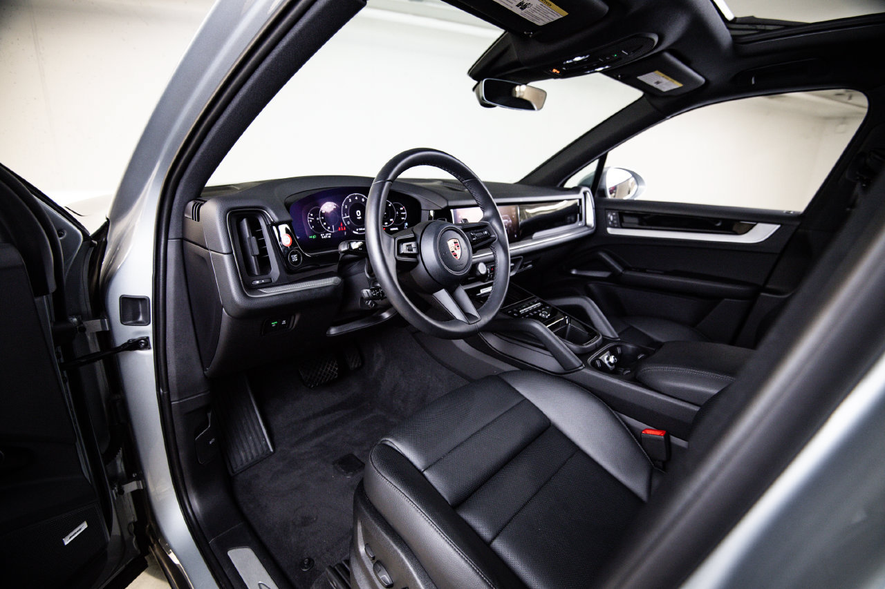 Certified 2026 Porsche Cayenne AWD/4WD image 4