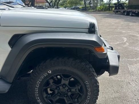 Used 2019 Jeep Wrangler Unlimited Sport S AWD/4WD image 3