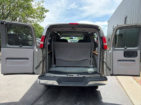 Used 2003 GMC Savana 1500 w/ Preferred Equipment Group 3 RWD image 15