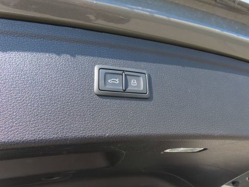 Used 2023 Audi SQ5 Premium w/ Convenience Package image 43