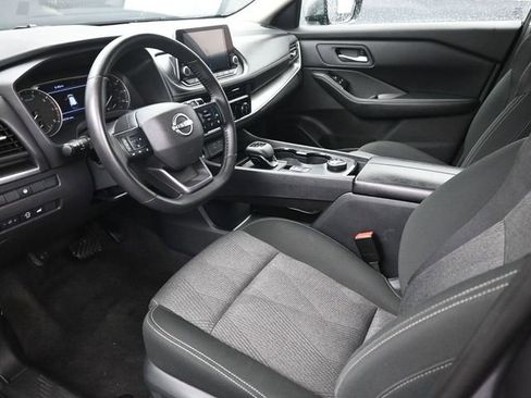 Used 2025 Nissan Rogue SV image 9