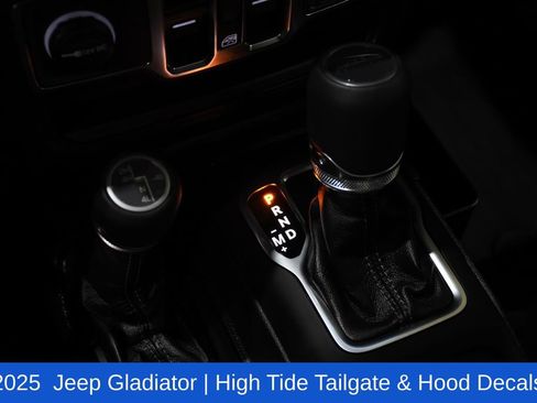 Used 2025 Jeep Gladiator Sport image 22