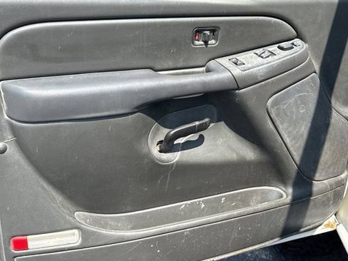 Used 2006 Chevrolet Silverado 3500 4x4 Regular Cab image 15