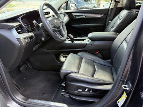 Used 2017 Cadillac XT5 Luxury w/ Driver Awareness Package AWD/4WD image 16