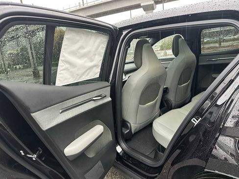 New 2025 Volvo EX30 Plus w/ Protection Package Premier image 16