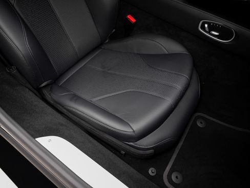 Used 2025 Aston Martin V8 Vantage Coupe RWD image 61