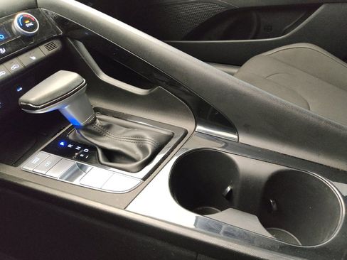 Used 2025 Hyundai Elantra SEL image 26