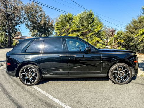 Used 2020 Rolls-Royce Cullinan Black Badge image 16