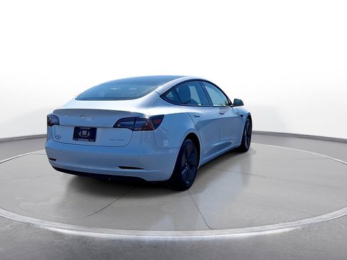 Used 2022 Tesla Model 3 Long Range AWD/4WD image 8