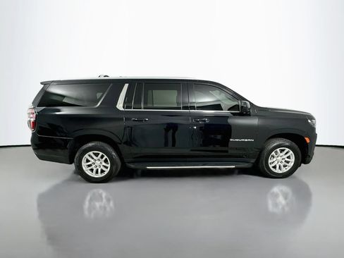 Used 2021 Chevrolet Suburban LT RWD image 9
