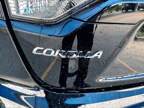 Used 2025 Toyota Corolla LE FWD image 10