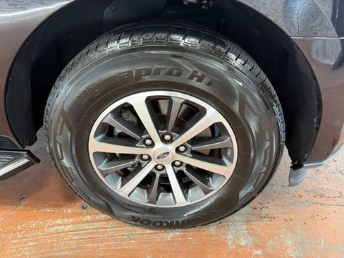 Used 2019 Ford Expedition XLT w/ Equipment Group 202A RWD image 10