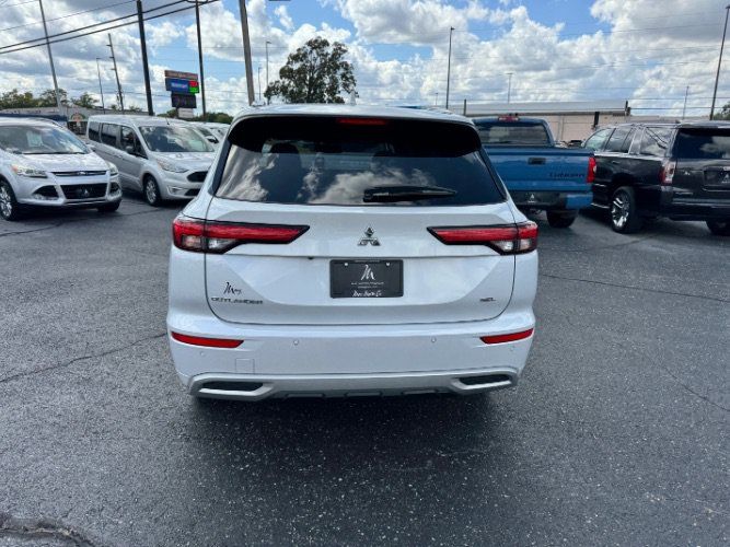 Used 2023 Mitsubishi Outlander SEL FWD image 4