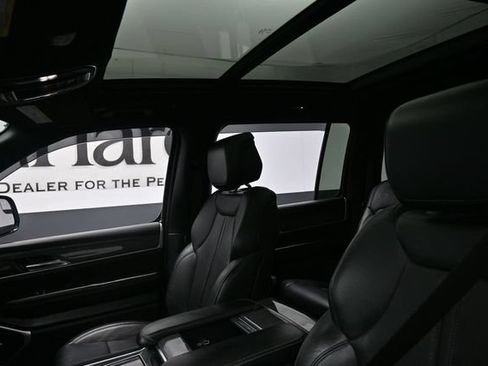 Used 2022 Jeep Wagoneer Series III w/ Premium Group I AWD/4WD image 17
