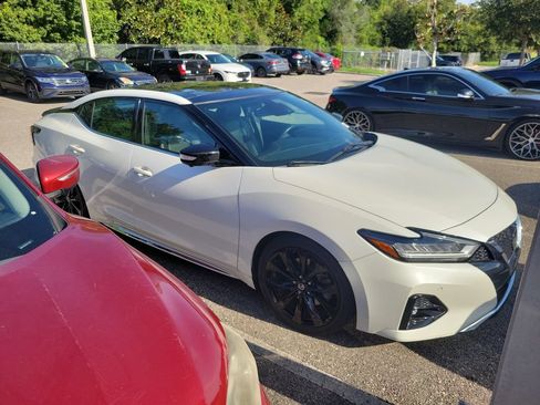 Used 2019 Nissan Maxima SR w/ Premium Package FWD image 2