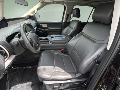 Used 2025 Ford Expedition Active AWD/4WD image 18