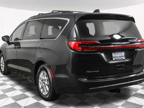 Used 2022 Chrysler Pacifica Touring-L image 19