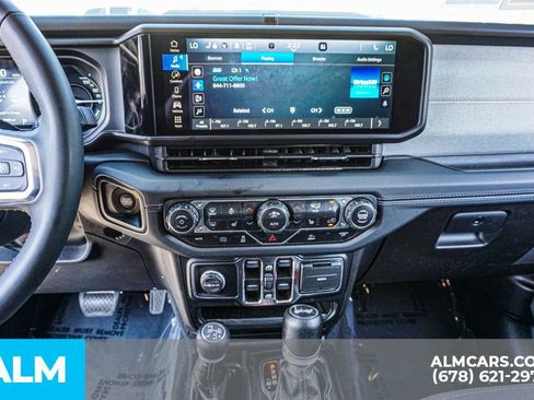 Used 2024 Jeep Wrangler Unlimited Sahara image 38