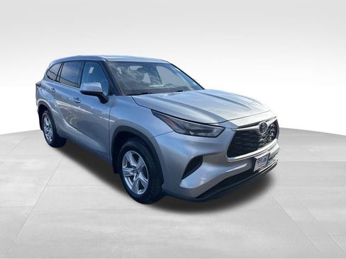 Used 2022 Toyota Highlander L image 7