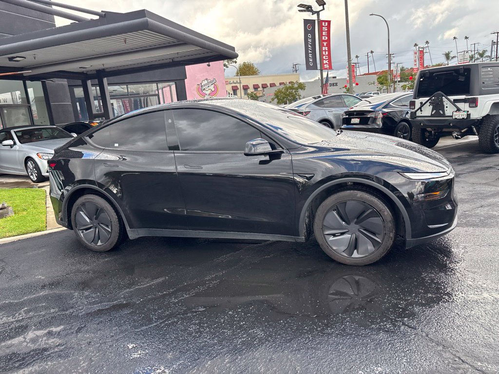 Used 2026 Tesla Model Y 2WD image 3