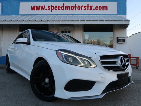 Used 2015 Mercedes-Benz E 400 4MATIC Sedan image 2