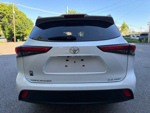 Used 2023 Toyota Highlander XLE AWD/4WD image 5