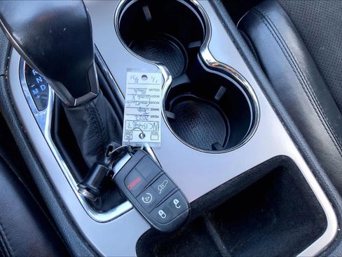 Used 2022 Jeep Grand Cherokee Laredo X RWD image 15