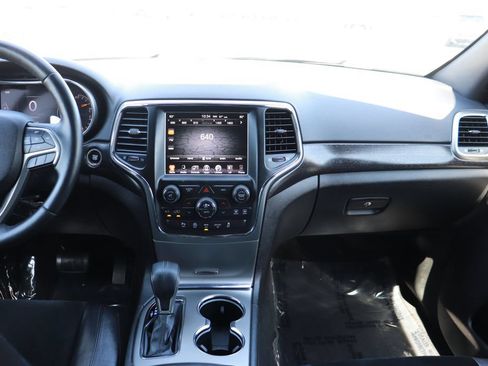 Used 2017 Jeep Grand Cherokee Altitude RWD image 13