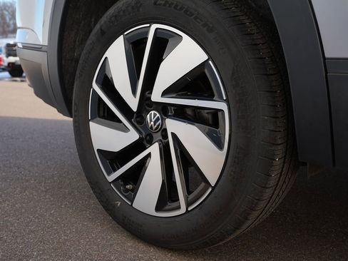 Used 2025 Volkswagen Atlas SE image 30