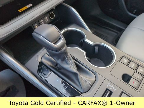 Certified 2023 Toyota Highlander XLE image 26