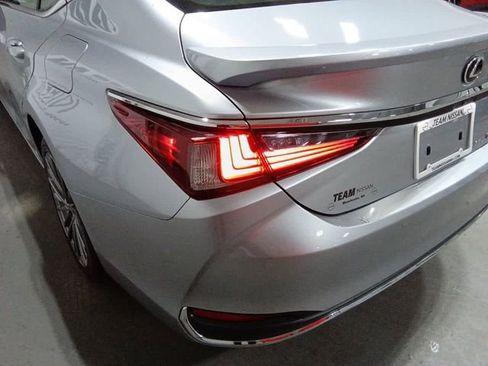 Used 2022 Lexus ES 250 w/ Premium Package AWD/4WD image 26