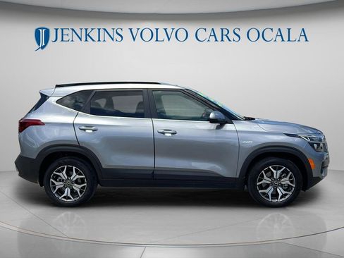 Used 2021 Kia Seltos EX AWD/4WD image 2