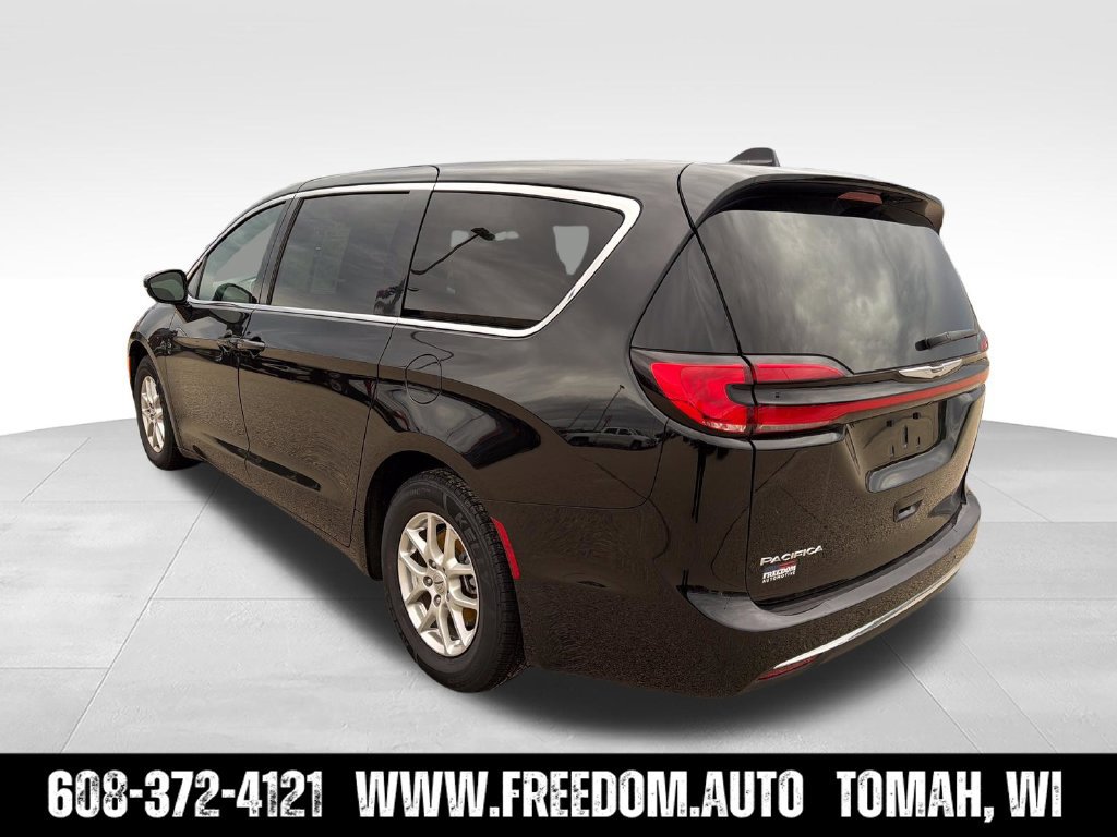 Used 2025 Chrysler Pacifica Select FWD image 5