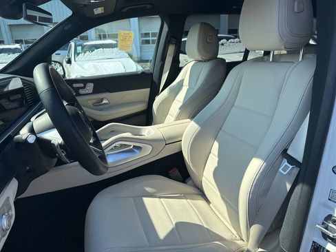 Used 2025 Mercedes-Benz GLS 450 4MATIC image 6