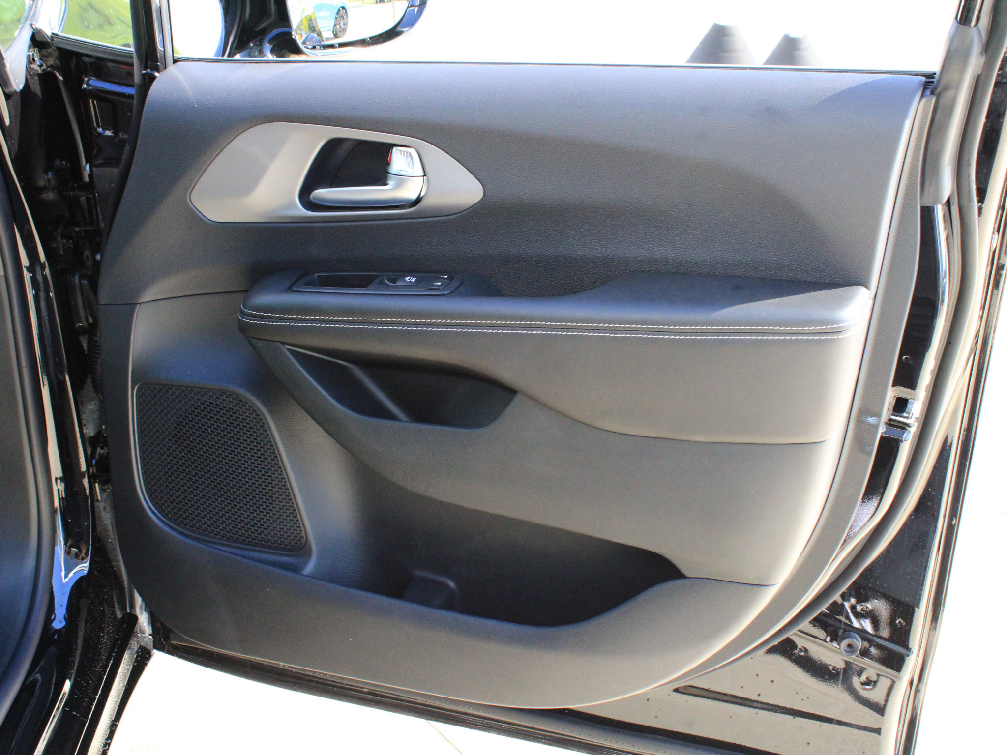 New 2027 Chrysler Pacifica Select FWD image 24