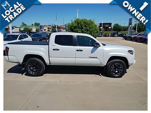 Used 2022 Toyota Tacoma Limited w/ Nightshade Package AWD/4WD image 7