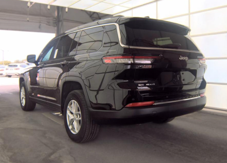 Used 2022 Jeep Grand Cherokee L Laredo w/ Luxury Tech Group I AWD/4WD image 12