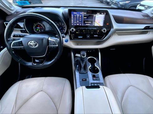 Used 2021 Toyota Highlander Platinum image 13