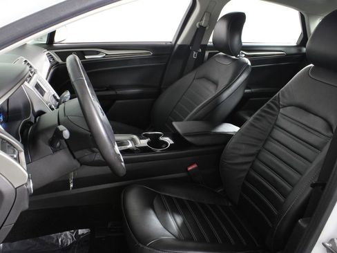 Used 2014 Ford Fusion SE w/ Equipment Group 202A image 18