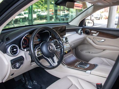 Used 2022 Mercedes-Benz GLC 300 4MATIC image 11