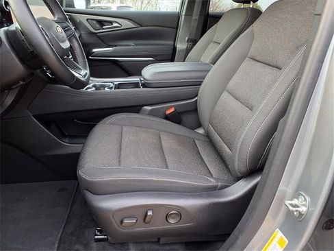 Used 2024 Chevrolet Traverse LT image 8