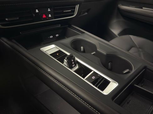 Used 2024 Volkswagen Atlas SE image 24