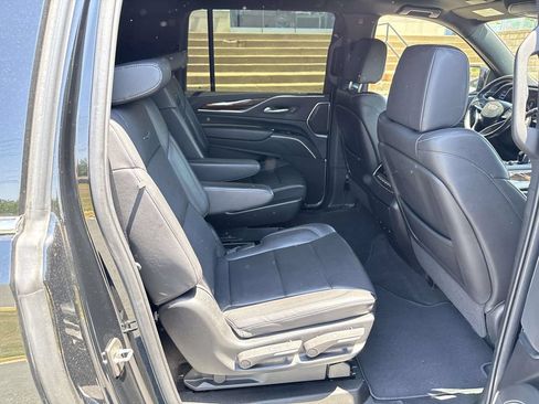 Used 2022 Cadillac Escalade ESV Luxury AWD/4WD image 11