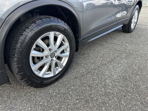 Used 2020 Nissan Rogue SV image 12