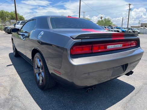 Used 2014 Dodge Challenger SXT RWD image 7