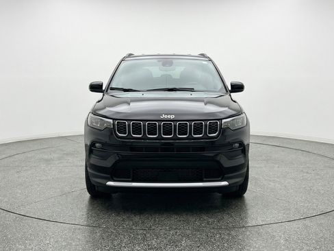 Used 2025 Jeep Compass Latitude image 2
